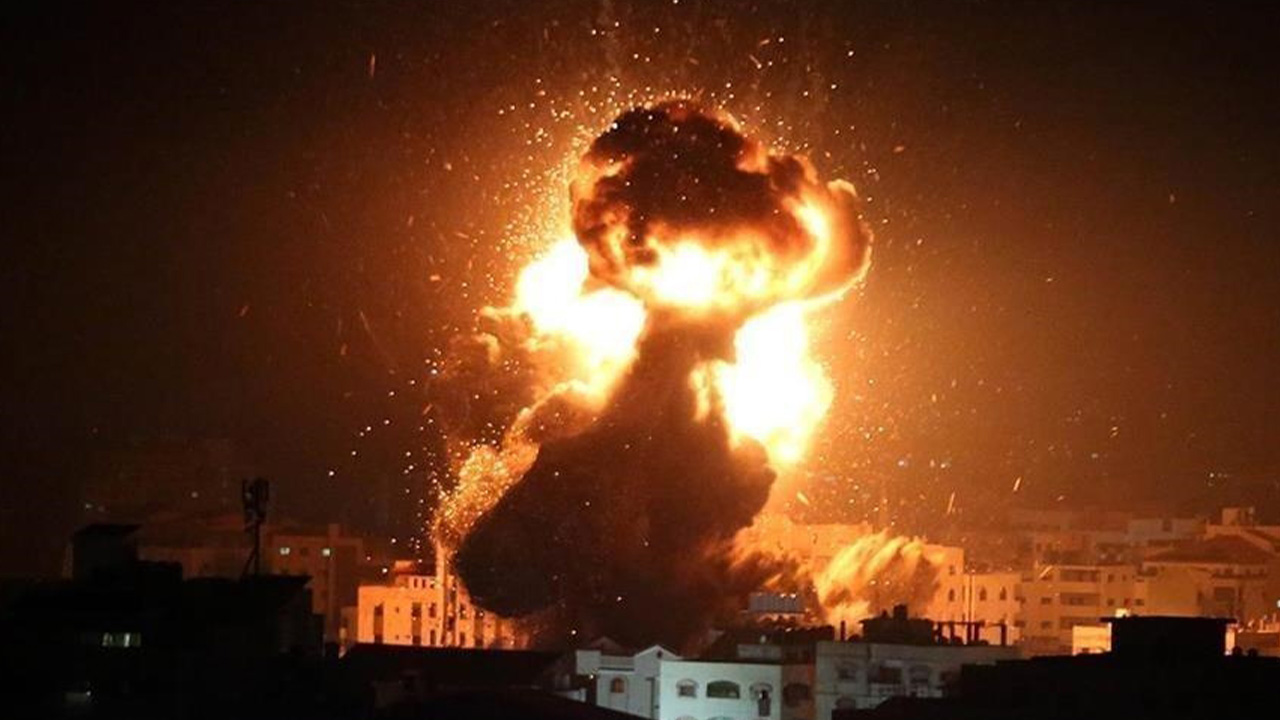 Israeli aircraft bombed Palestinian military facilities in Gaza