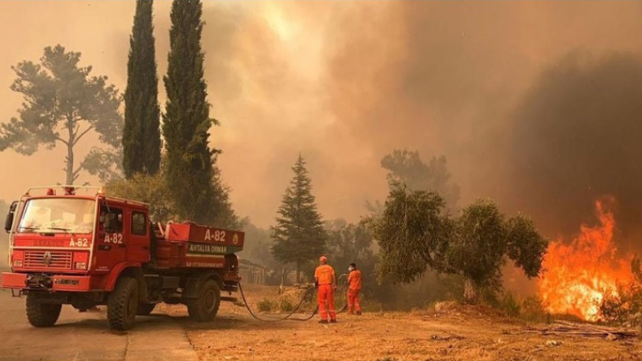 (Video) Turkey fights forest fires: Dozens of villages and several hotels have been evacuated