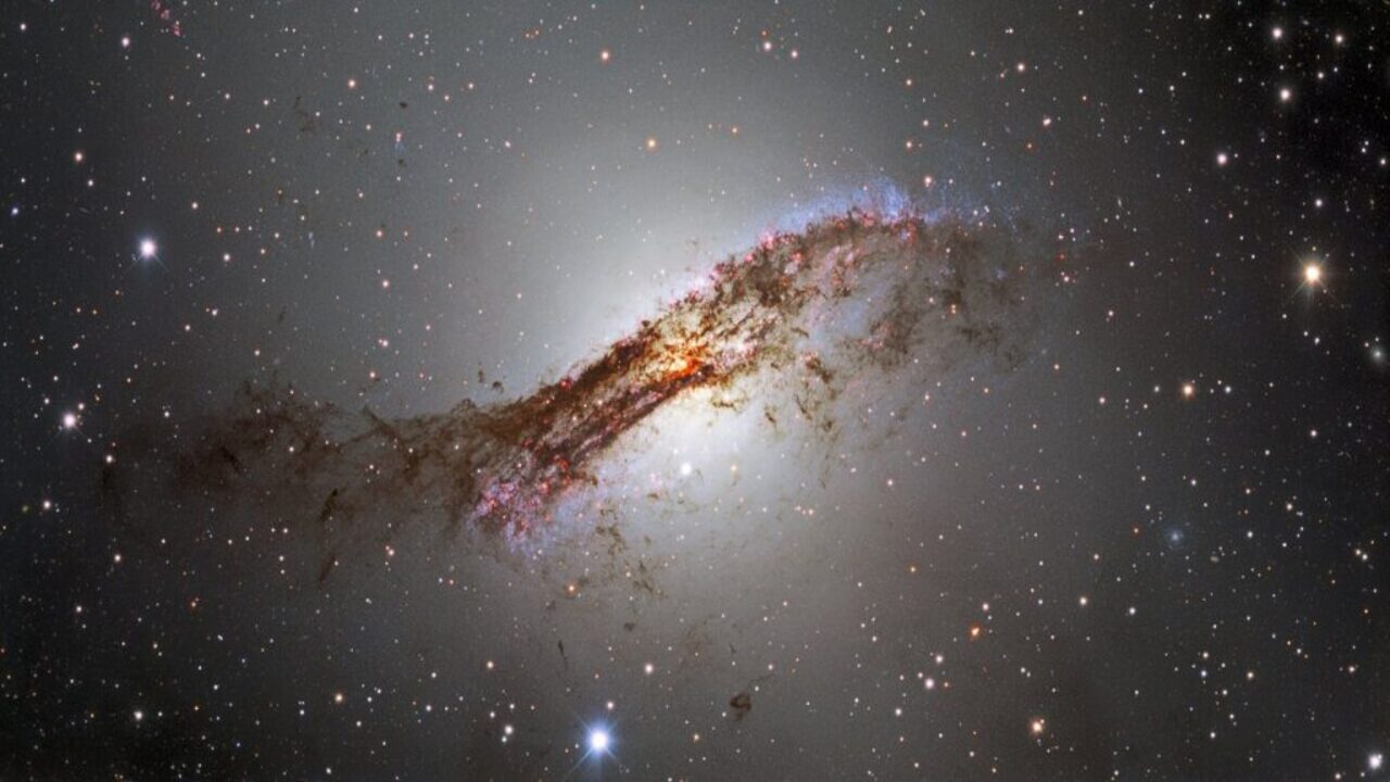 A new photo of our neighbor in the strangest galaxy reveals thrilling details