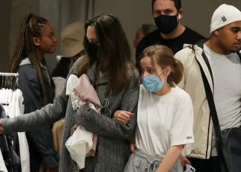 Angelina Jolie was photographed with her daughter while shopping at H&M