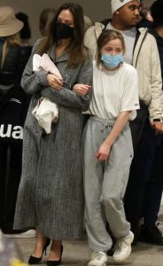 Angelina Jolie and her daughter Vivienne5