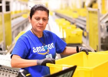 Amazon is ready to pay employees a Christmas bonus