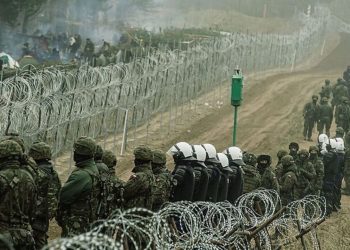 British troops arrive in Polish-Belarusian border to help Poland