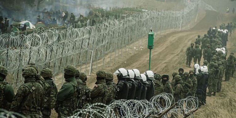 British troops arrive in Polish-Belarusian border to help Poland British troops arrive in Polish-Belarusian border to help Poland