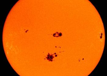The sunspot, which shines directly on the earth, has doubled in size – what does that mean?
