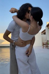 Deva and Luka kissing