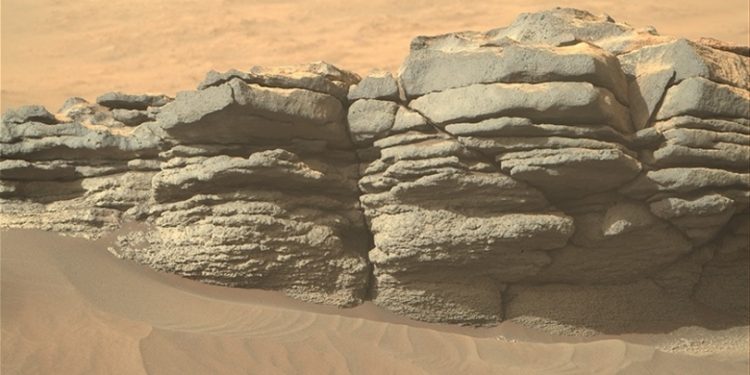 Strange Green Rocks Found on Mars—What Does It Mean? Strange Green Rocks Found on Mars—What Does It Mean?