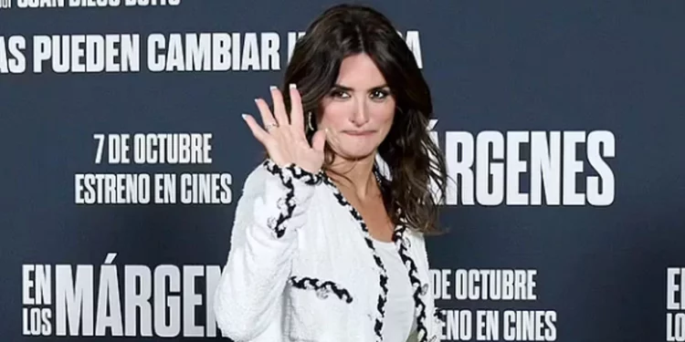 48-year-old Penelope Cruz in an amazing “Chanel” dress 48-year-old Penelope Cruz in an amazing “Chanel” dress