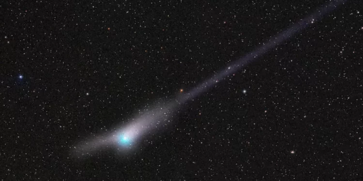 Optical illusion gives rare green comet an ‘anti-tail’ that seemingly defies physics Optical illusion gives rare green comet an ‘anti-tail’ that seemingly defies physics