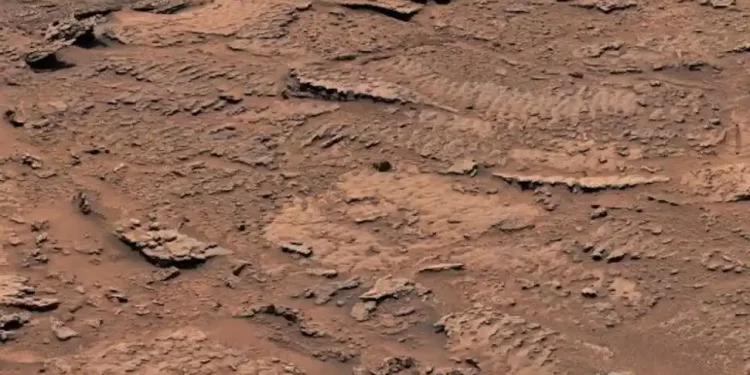 NASA rover snaps photos of ancient ‘waves’ carved into Mars mountainside NASA rover snaps photos of ancient ‘waves’ carved into Mars mountainside