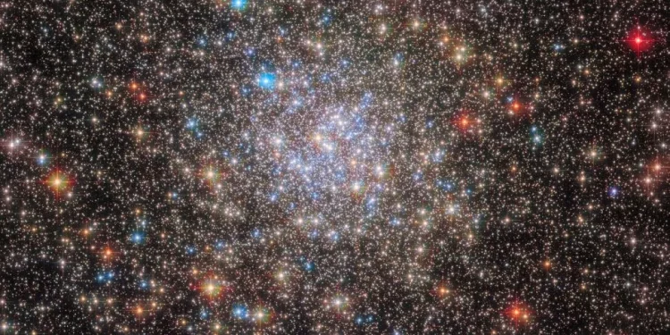 Hubble Space Telescope captures chaotic globular cluster near Milky Way’s core Hubble Space Telescope captures chaotic globular cluster near Milky Way’s core