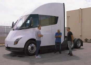 Jay Leno hauled a Tesla Semi with another Tesla Semi