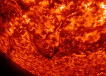 Watch a massive ‘canyon of fire’ explode from the sun (video)